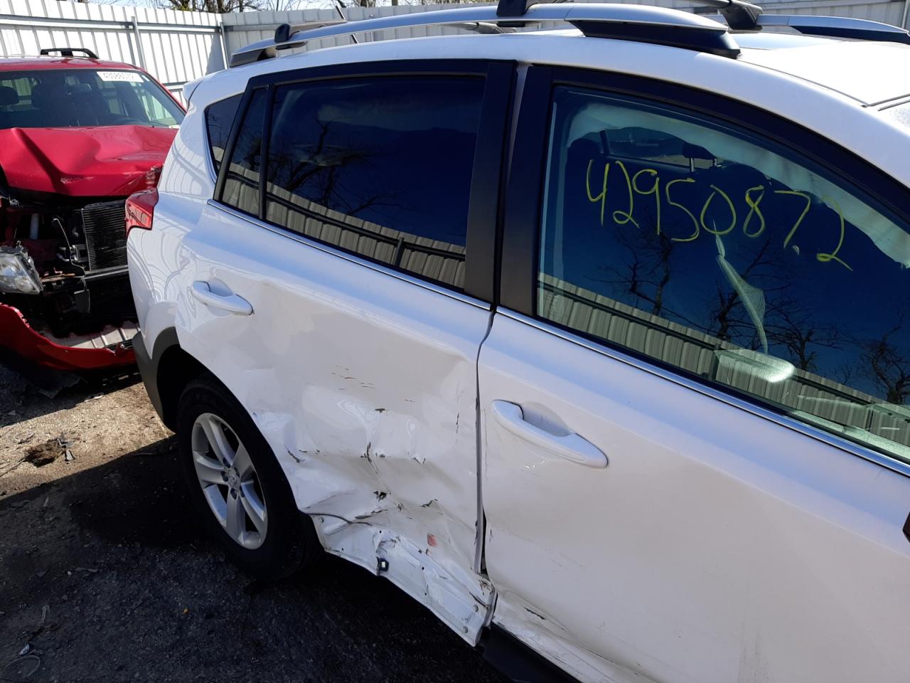 Photo 9 from auction – 2014 TOYOTA RAV4 XLE with VIN 2T3RFREV0EW195938