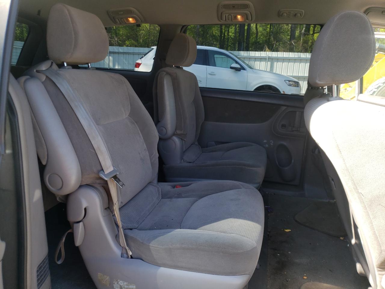 Photo 6 from auction – 2004 TOYOTA SIENNA CE with VIN 5TDZA23C44S001483