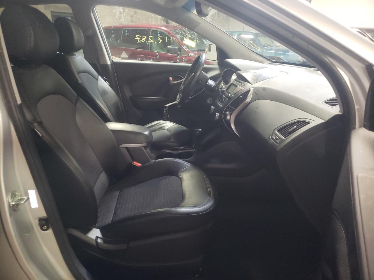Photo 5 from auction – 2012 HYUNDAI TUCSON GLS with VIN KM8JUCACXCU395963