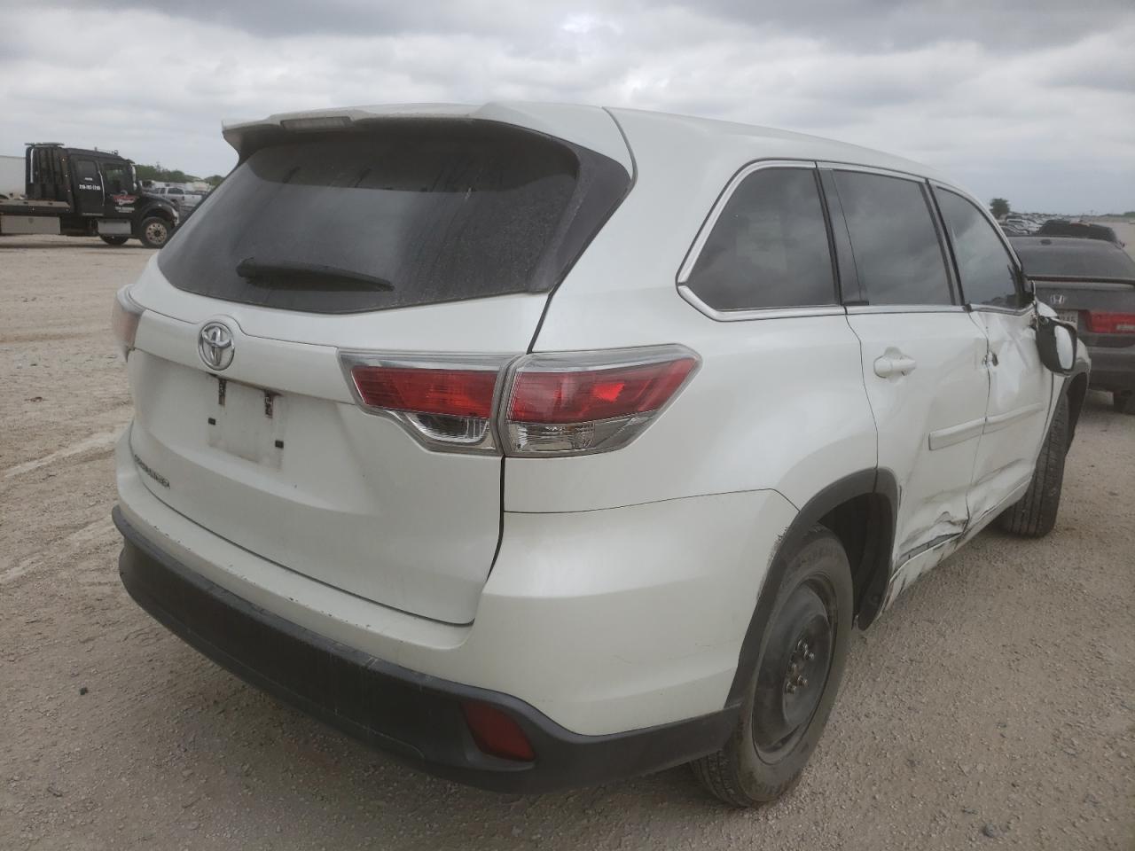 Photo 4 from auction – 2016 TOYOTA HIGHLANDER with VIN 5TDZARFH8GS021417