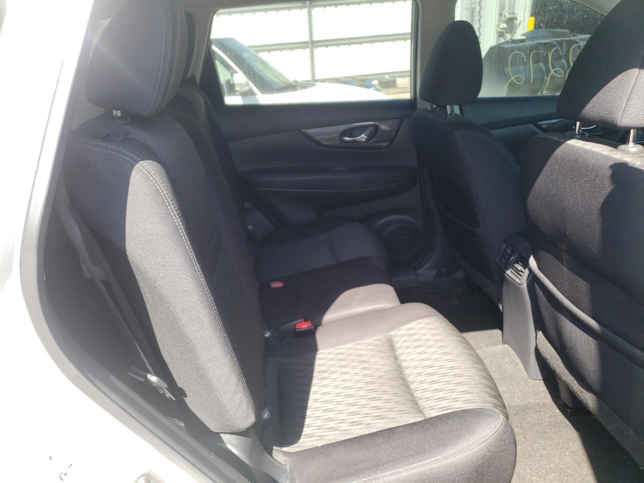 Photo 6 from auction – 2017 NISSAN ROGUE S with VIN 5N1AT2MT3HC816086