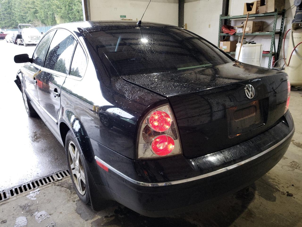 Photo 3 from auction – 2004 VOLKSWAGEN PASSAT GL with VIN WVWMD63B64E074490