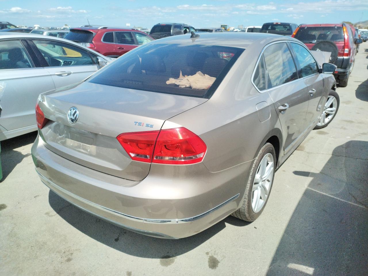 Photo 4 from auction – 2015 VOLKSWAGEN PASSAT SE with VIN 1VWBT7A3XFC034114