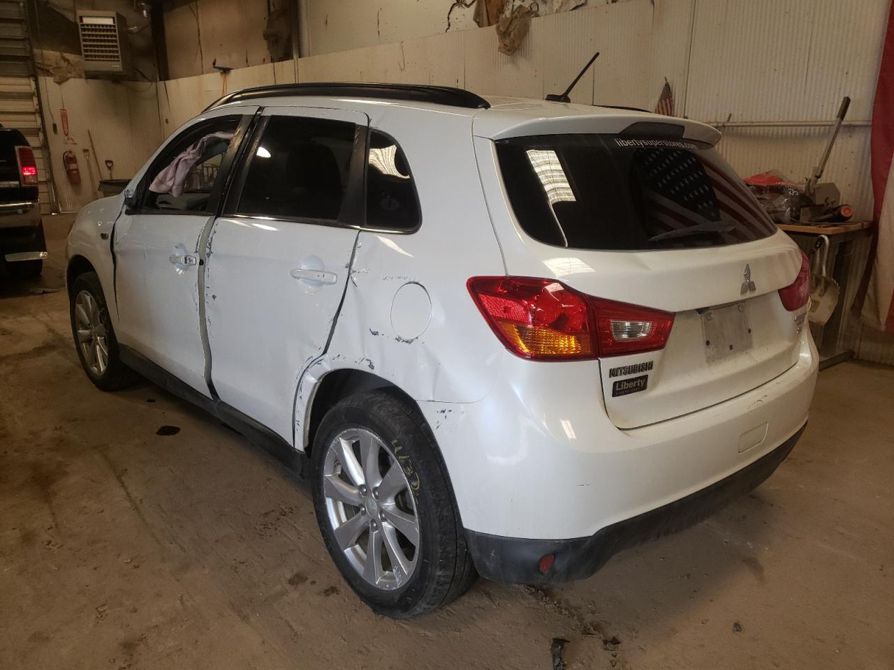 Photo 3 from auction – 2015 MITSUBISHI OUTLANDER with VIN 4A4AR4AW8FE051769