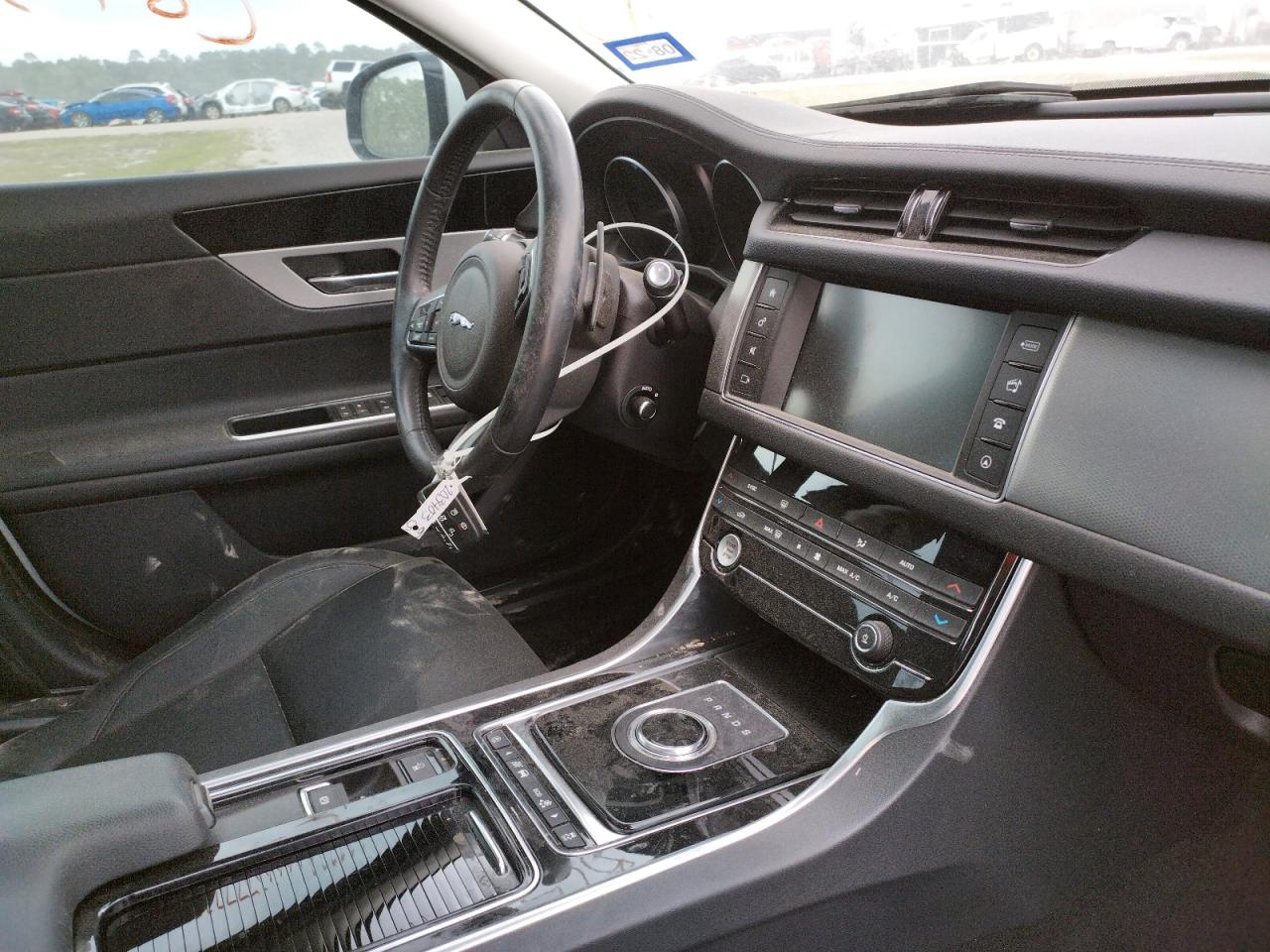 Photo 9 from auction – 2018 JAGUAR XF PREMIUM with VIN SAJBD4FX6JCY70071