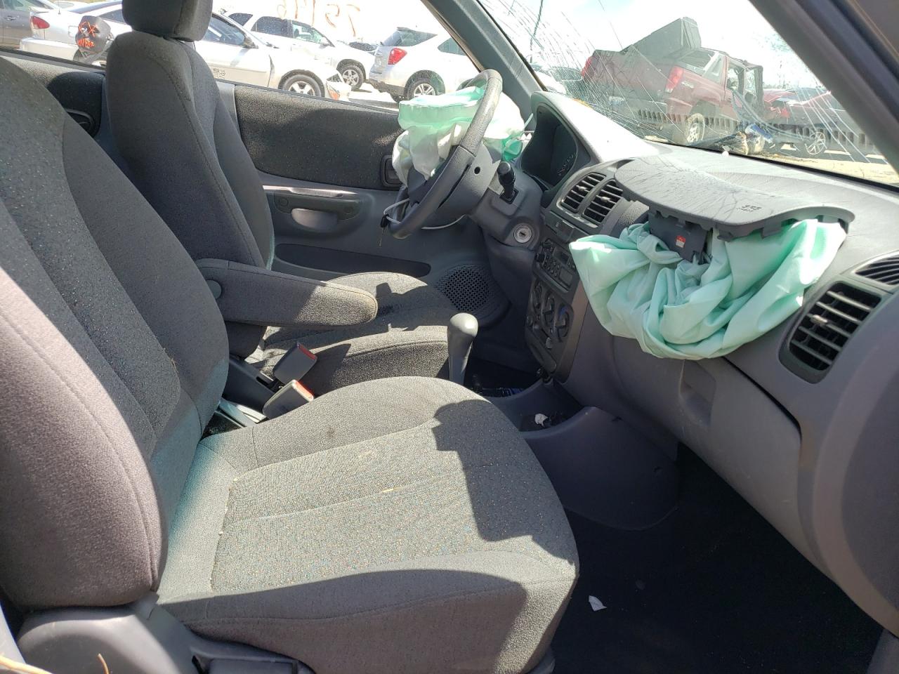 Photo 5 from auction – 2001 HYUNDAI ACCENT GL with VIN KMHCG45C31U256271