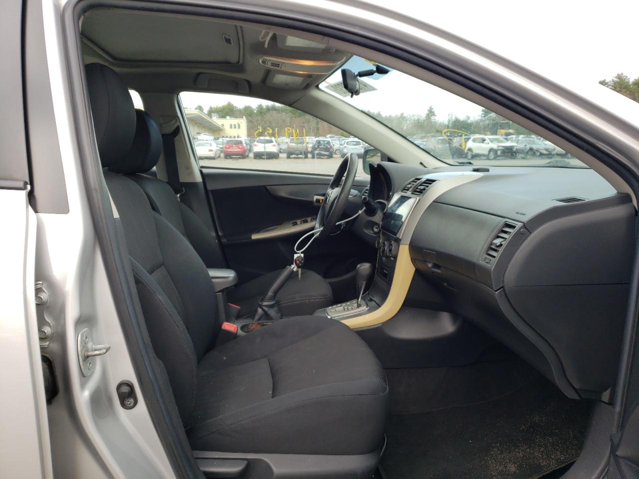 Photo 5 from auction – 2011 TOYOTA COROLLA with VIN 2T1BU4EE4BC604734