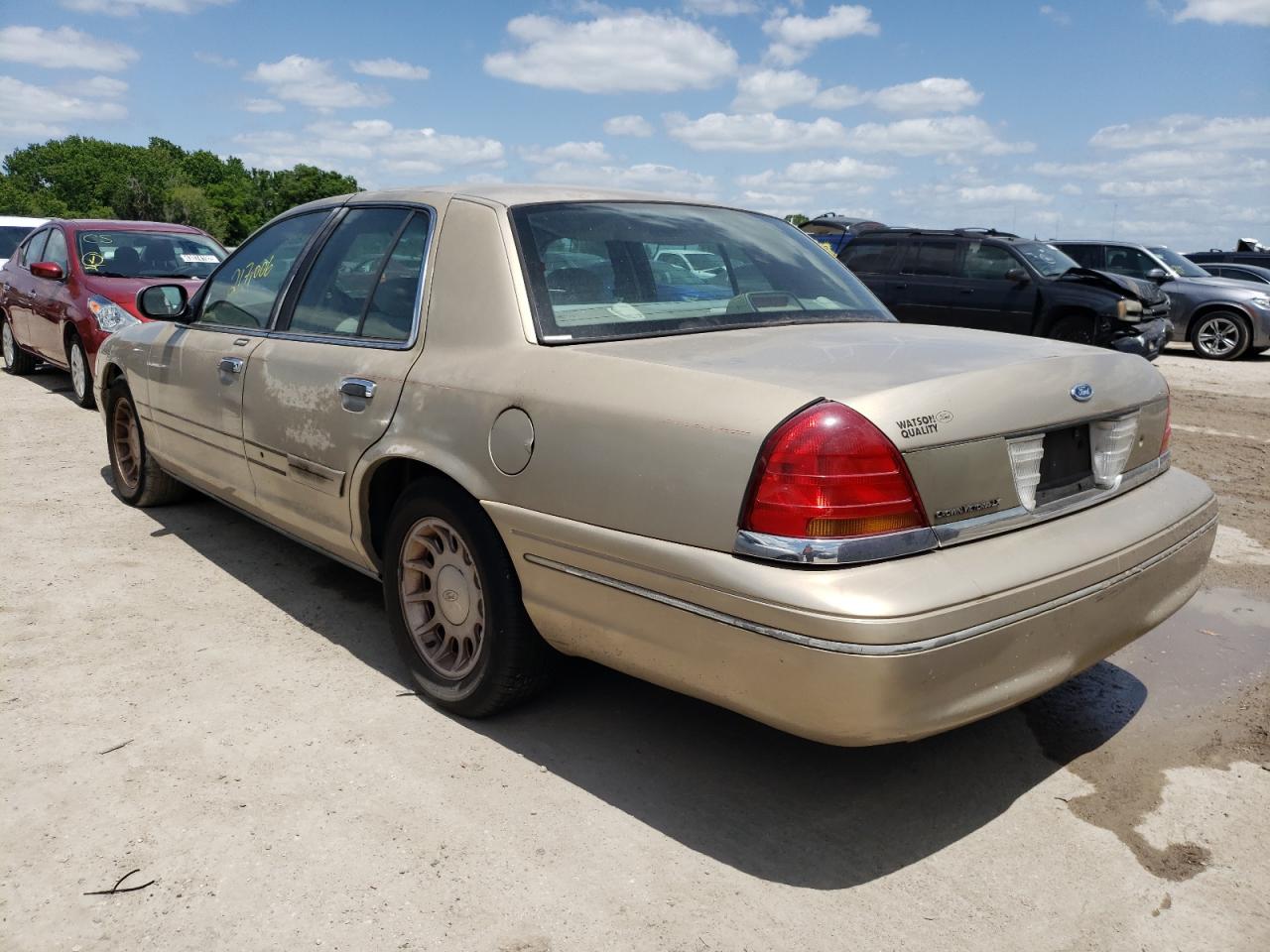 Photo 3 from auction – 2000 FORD CROWN VICT with VIN 2FAFP74W9YX132755
