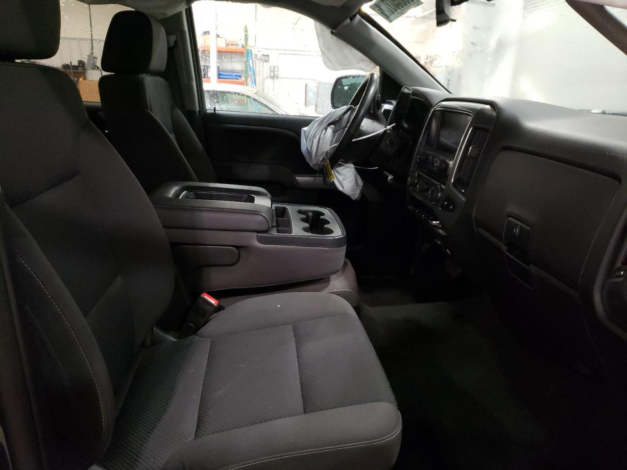 Photo 5 from auction – 2018 CHEVROLET SILVERADO with VIN 2GCVKREC1J1103196