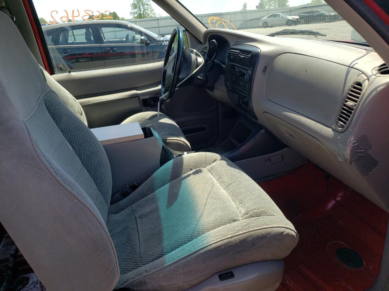 Photo 5 from auction – 1997 FORD EXPLORER with VIN 1FMCU22X9VUD17455