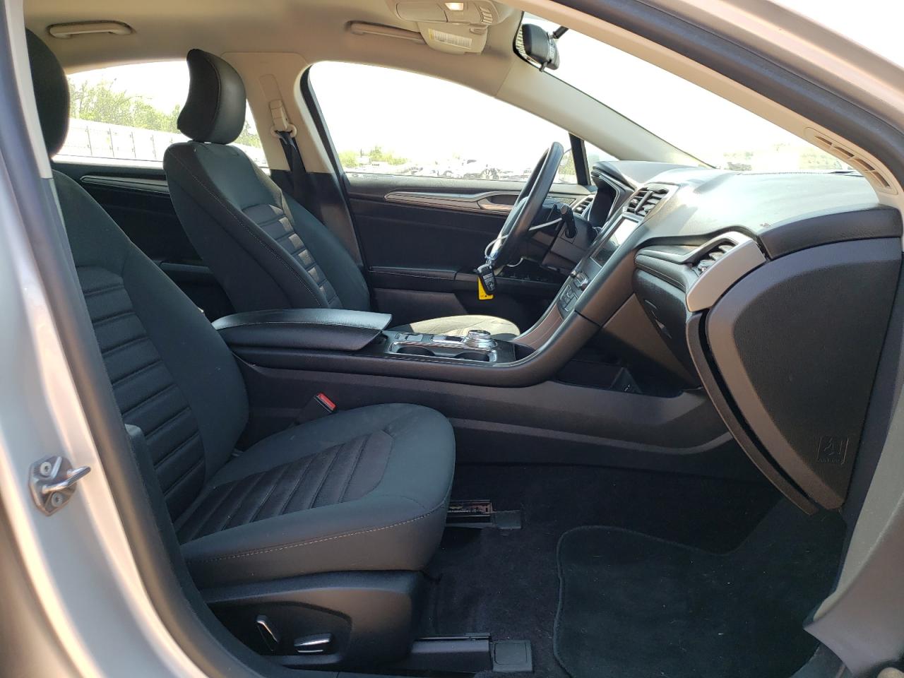 Photo 5 from auction – 2017 FORD FUSION SE with VIN 3FA6P0HD4HR312059