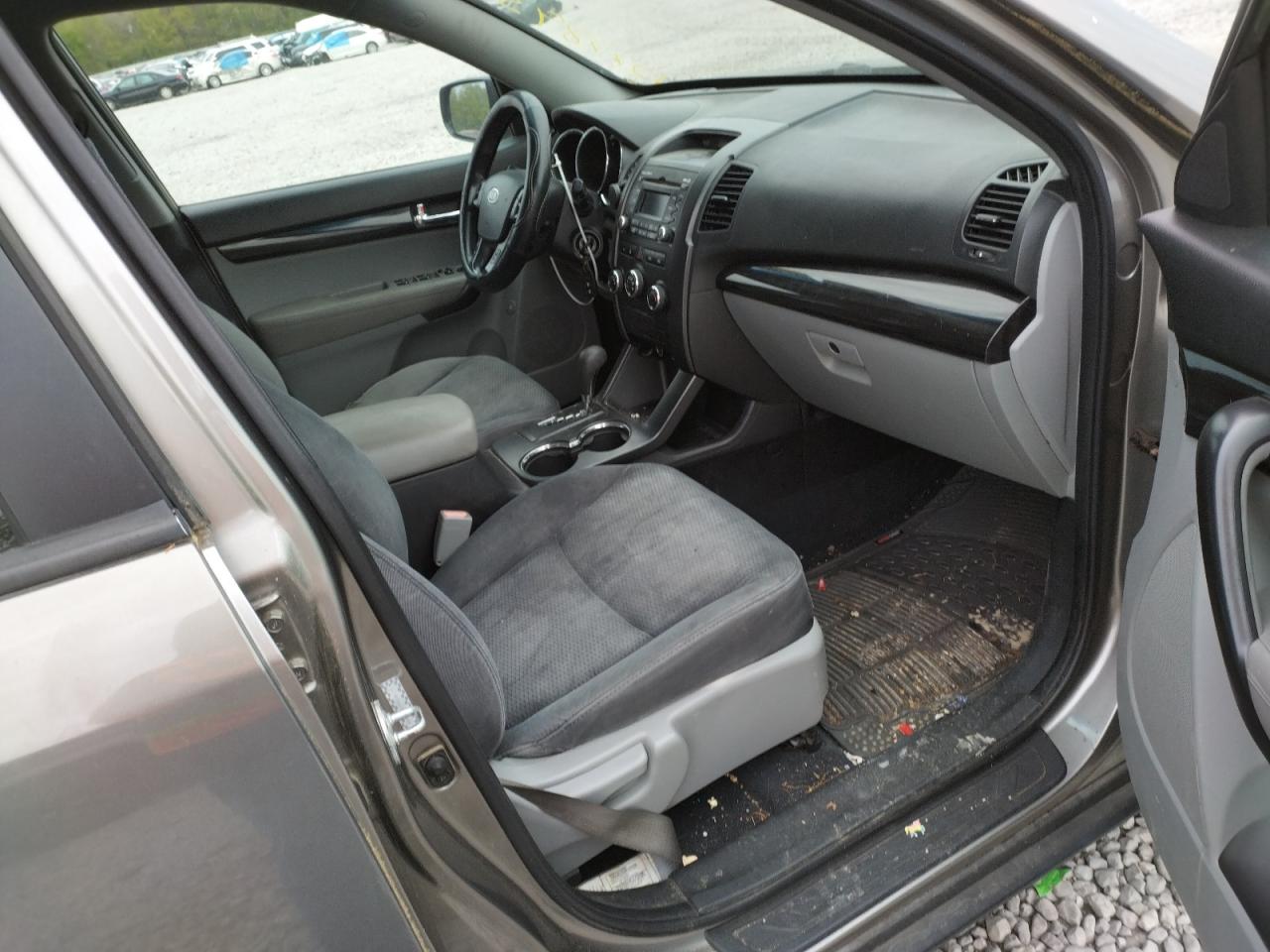 Photo 5 from auction – 2011 KIA SORENTO BA with VIN 5XYKT3A11BG088000