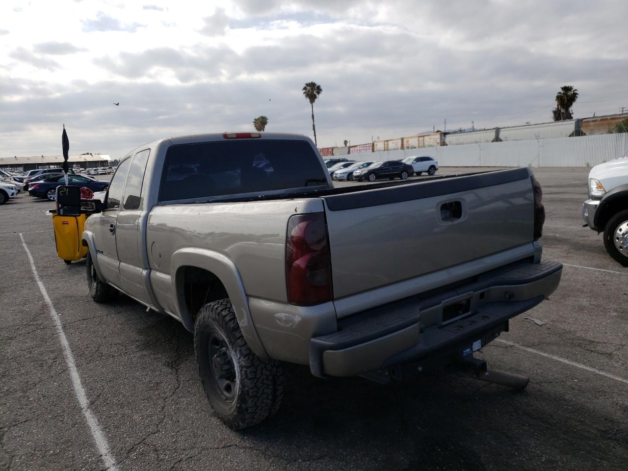 Photo 3 from auction – 2003 CHEVROLET SILVERADO with VIN 1GCHK29U13E170440