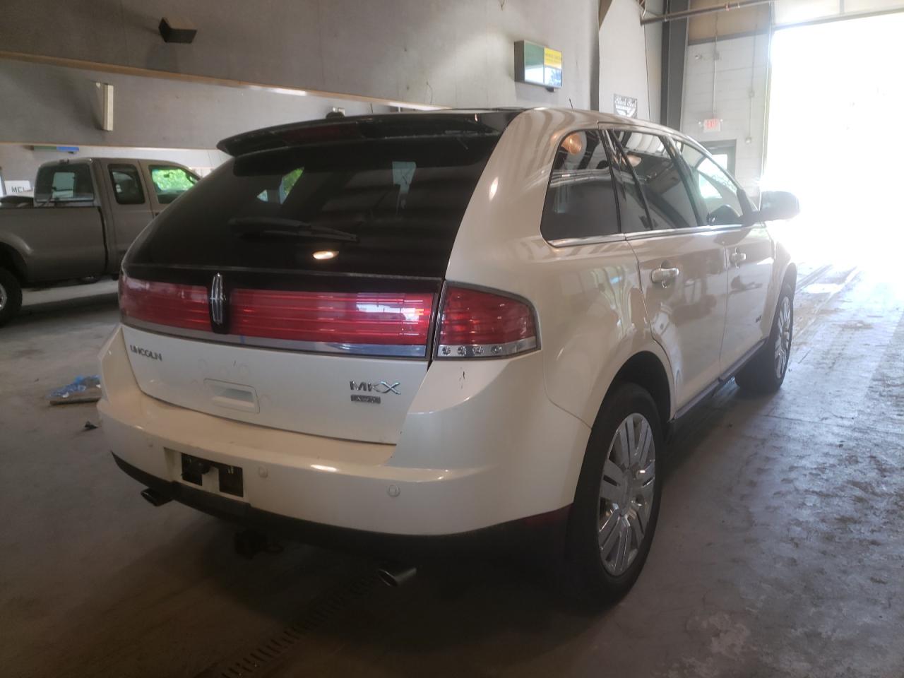 Фото 4 с аукциона – 2008 LINCOLN MKX с VIN 2LMDU88C78BJ18933