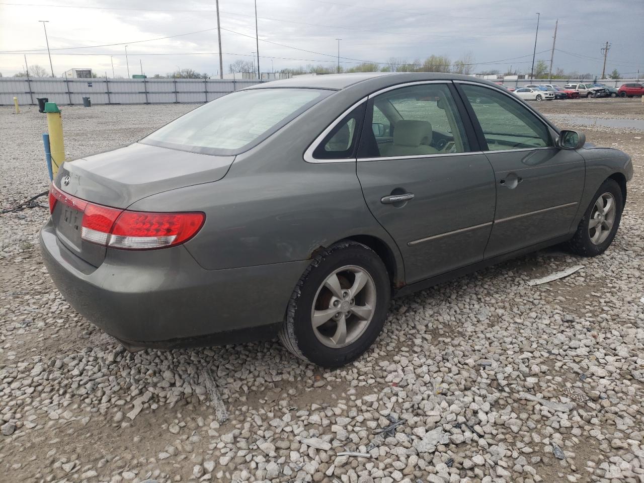 Photo 4 from auction – 2007 HYUNDAI AZERA SE with VIN KMHFC46F27A181090