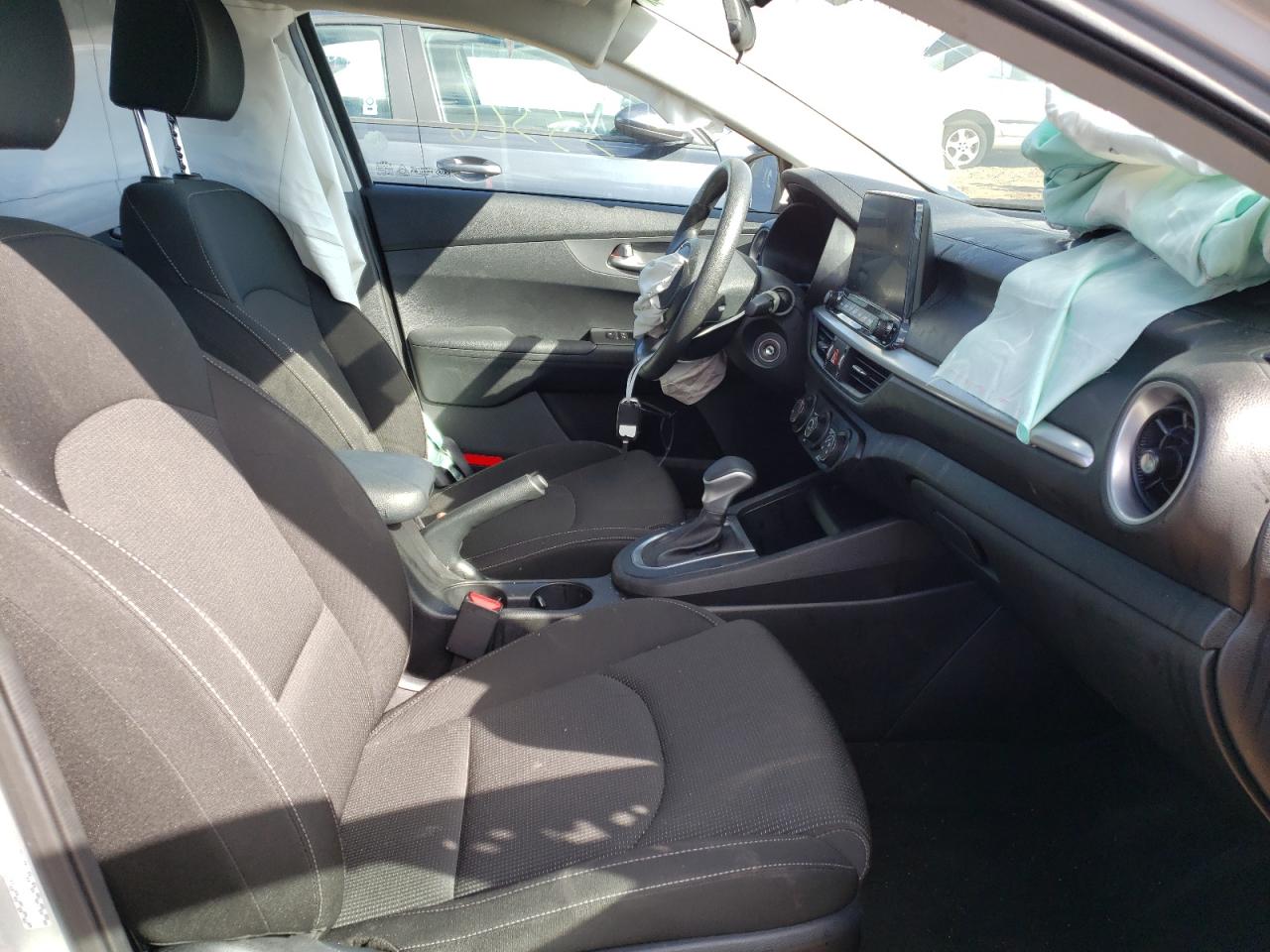 Photo 5 from auction – 2021 KIA FORTE FE with VIN 3KPF24AD5ME345860