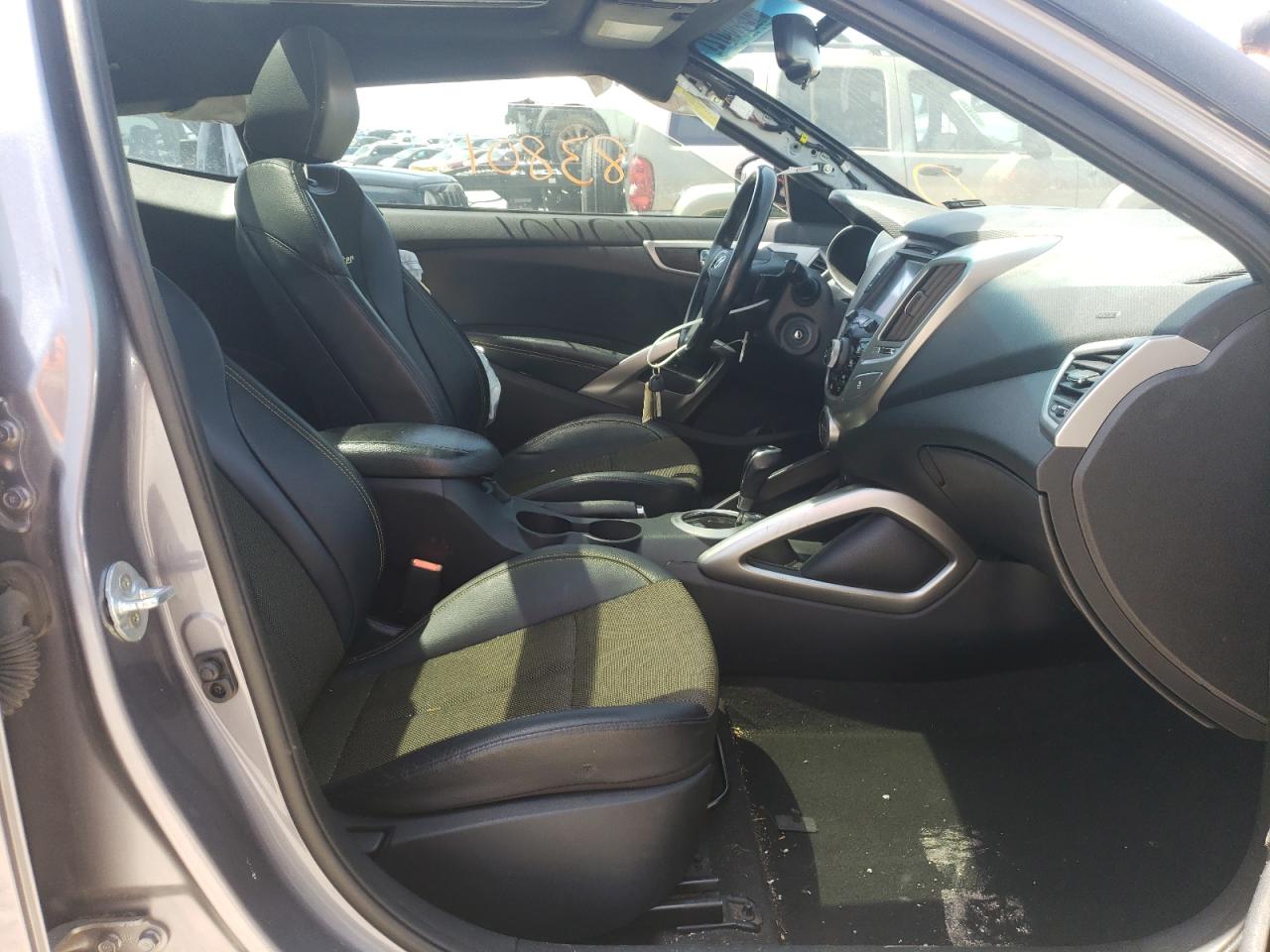 Photo 5 from auction – 2016 HYUNDAI VELOSTER with VIN KMHTC6AD4GU258853