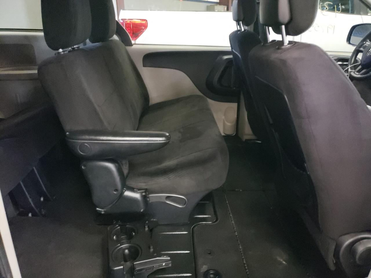 Photo 6 from auction – 2013 DODGE GRAND CARA with VIN 2C4RDGBG9DR683651