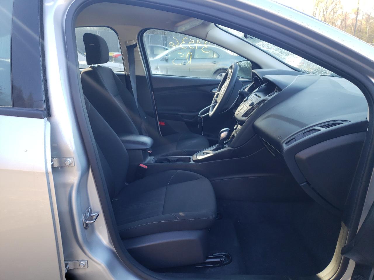Photo 5 from auction – 2016 FORD FOCUS SE with VIN 1FADP3K25GL228877