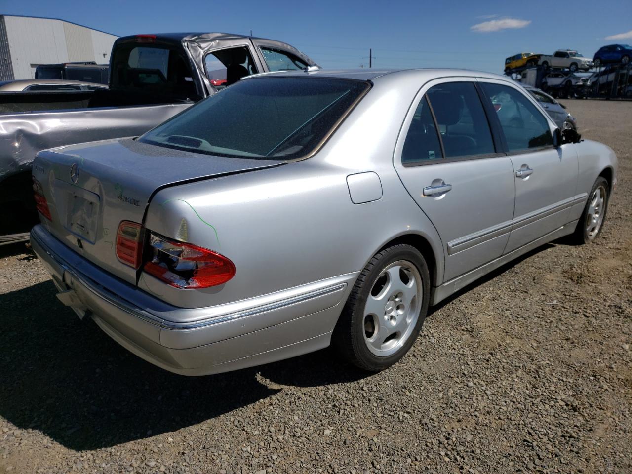 Photo 4 from auction – 2001 MERCEDES-BENZ E 430 with VIN WDBJF83JX1X048442