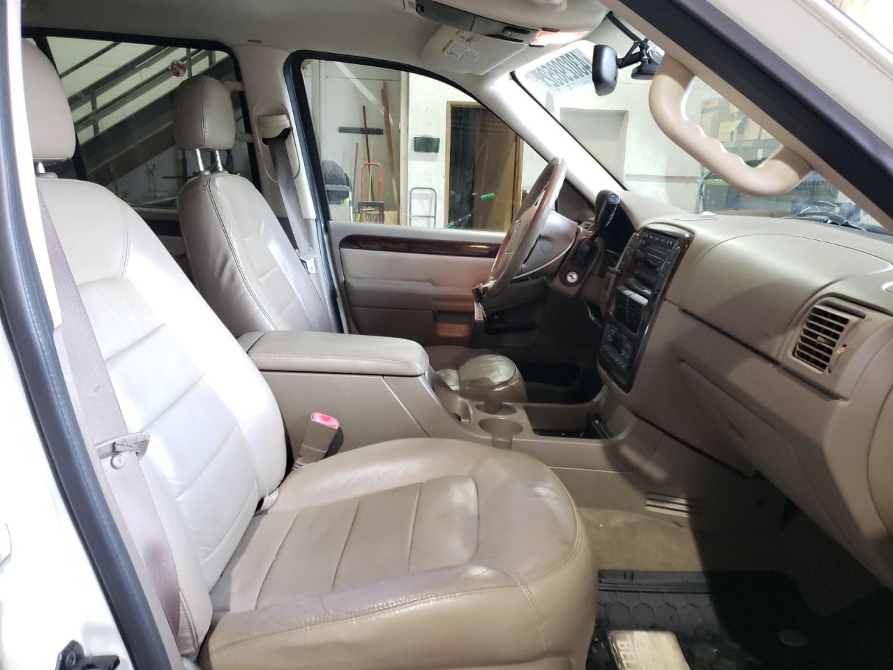 Foto 5 de la subasta – 2004 FORD EXPLORER L con VIN 1FMDU85K44ZA50315