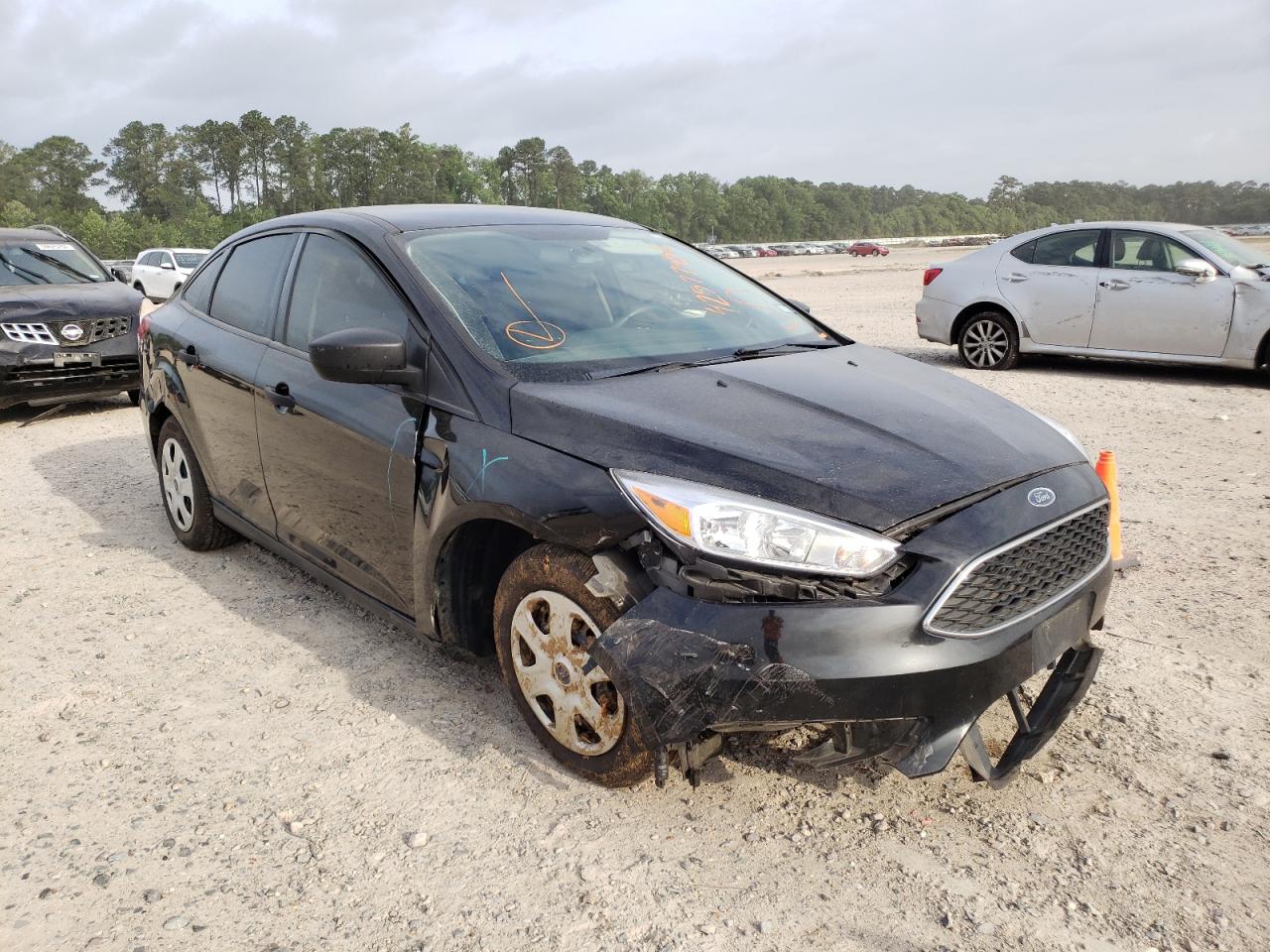 FORD FOCUS S 2018 with VIN 1FADP3E2XJL277429 - Photo from auction