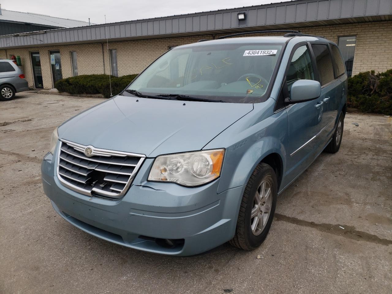 Photo 2 from auction – 2010 CHRYSLER TOWN & COU with VIN 2A4RR5D14AR230395