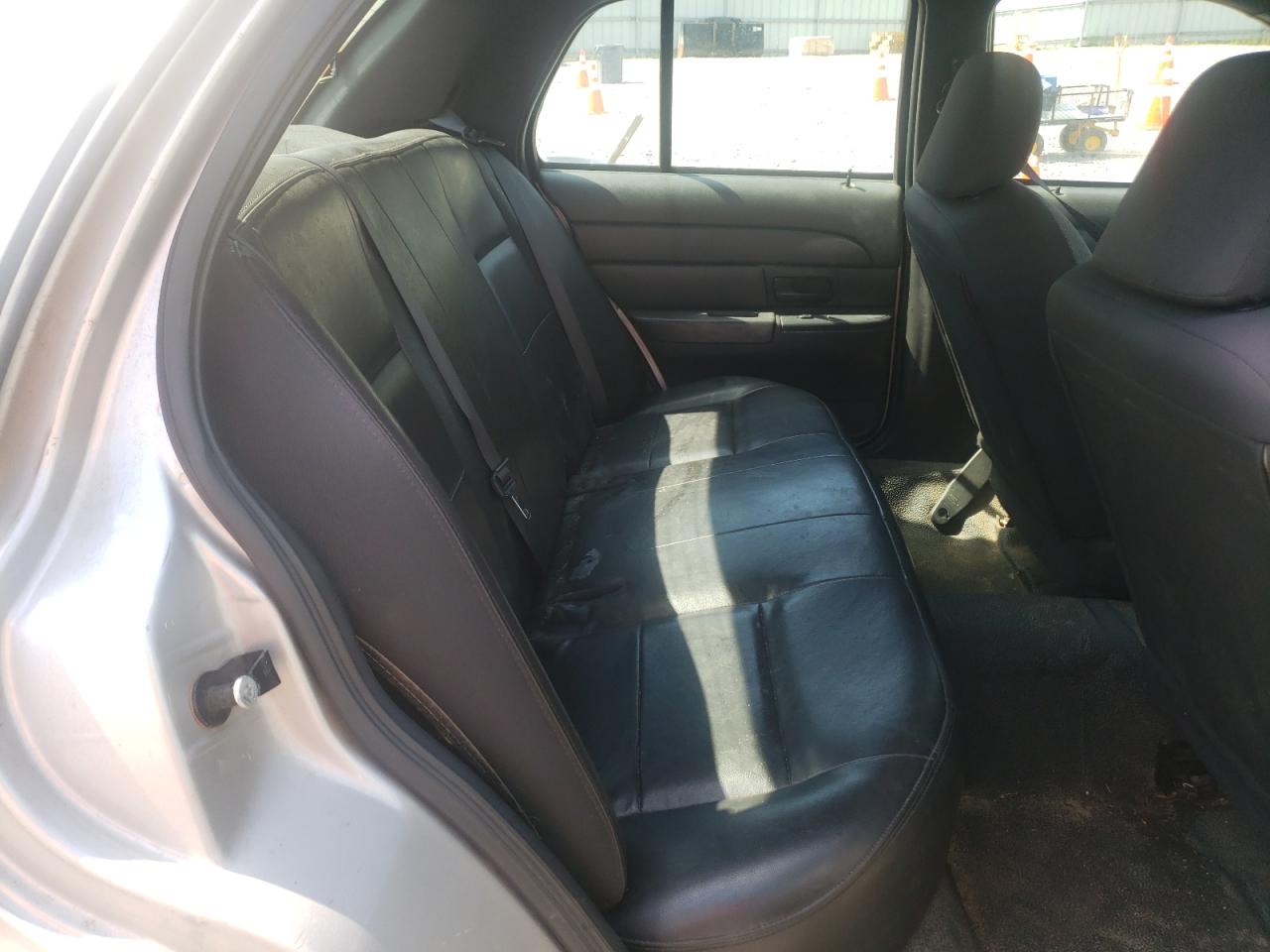 Photo 6 from auction – 2006 FORD CROWN VICT with VIN 2FAFP71W56X163552