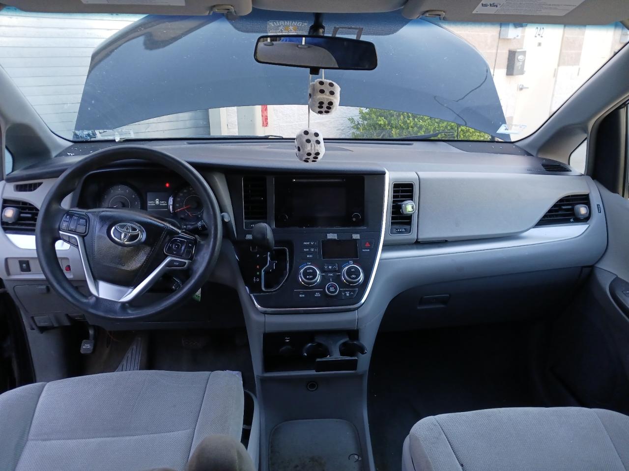 Photo 9 from auction – 2015 TOYOTA SIENNA with VIN 5TDZK3DCXFS563845