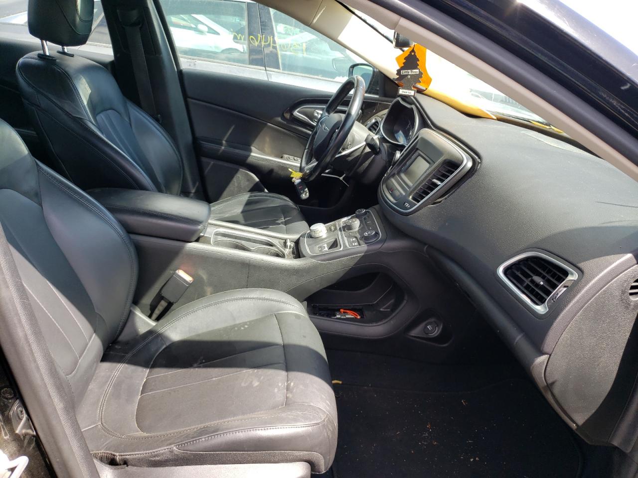 Photo 5 from auction – 2015 CHRYSLER 200 C with VIN 1C3CCCCB6FN671112