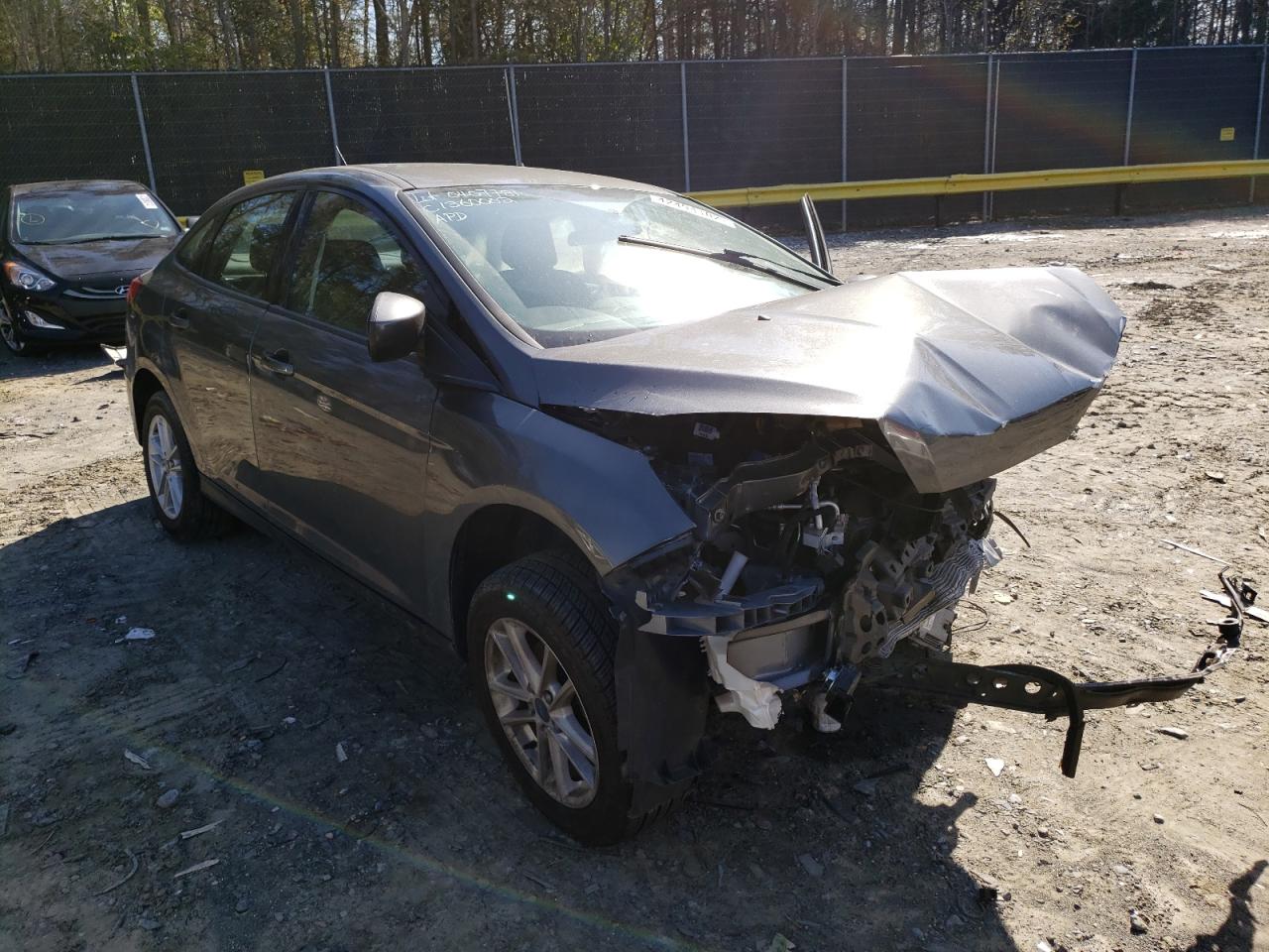 FORD FOCUS SE 2018 с VIN 1FADP3F22JL308946 - Фото с аукциона
