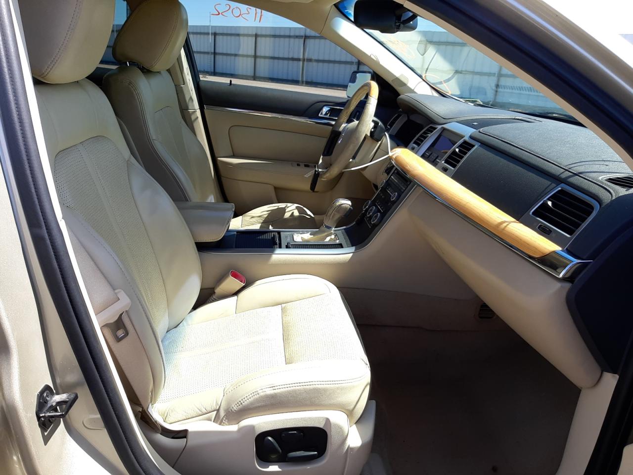 Photo 5 from auction – 2011 LINCOLN MKS with VIN 1LNHL9DRXBG607827