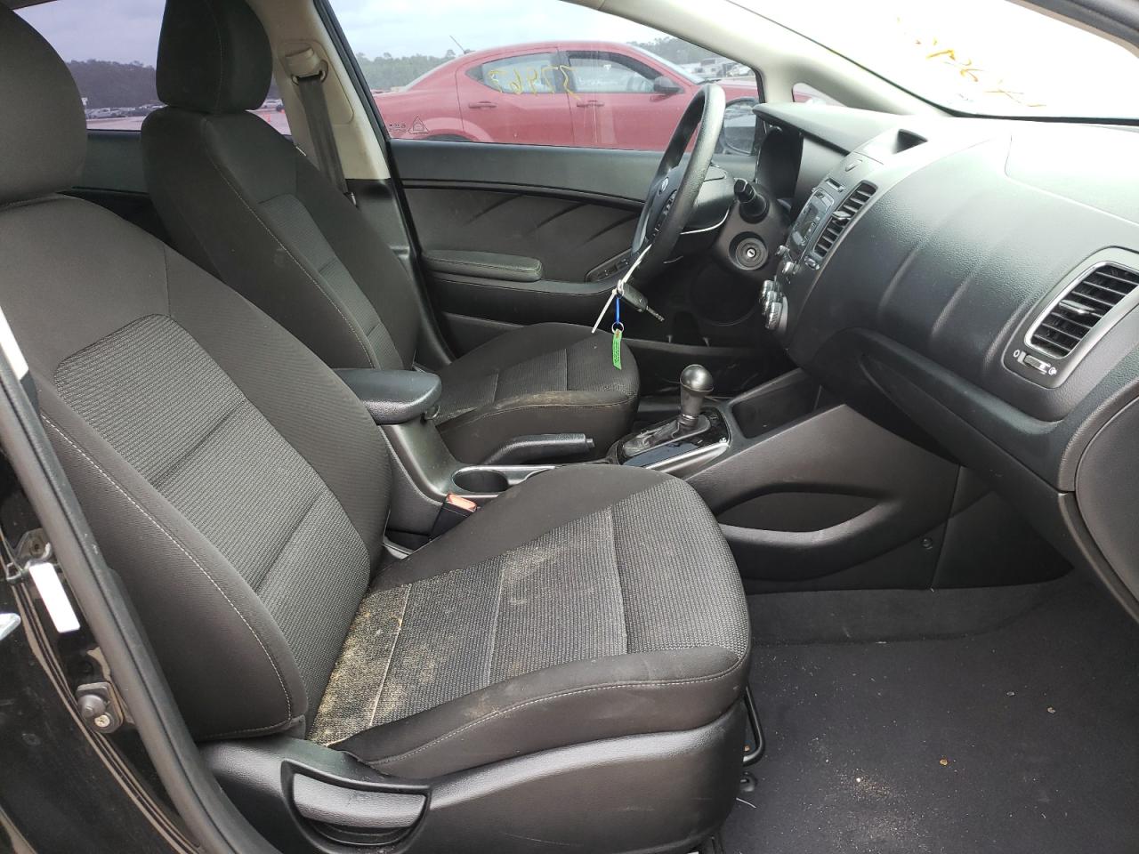 Photo 5 from auction – 2018 KIA FORTE LX with VIN 3KPFK4A70JE243369