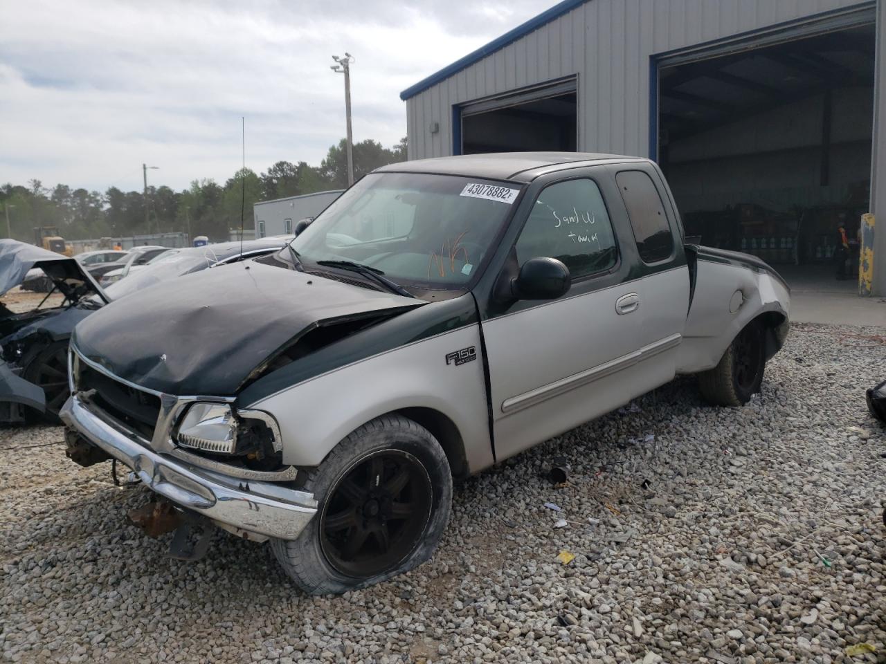 Photo 2 from auction – 2002 FORD F150 with VIN 1FTRX17W72NB84099