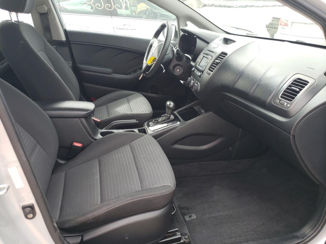 Photo 5 from auction – 2017 KIA FORTE LX with VIN 3KPFL4A72HE130031