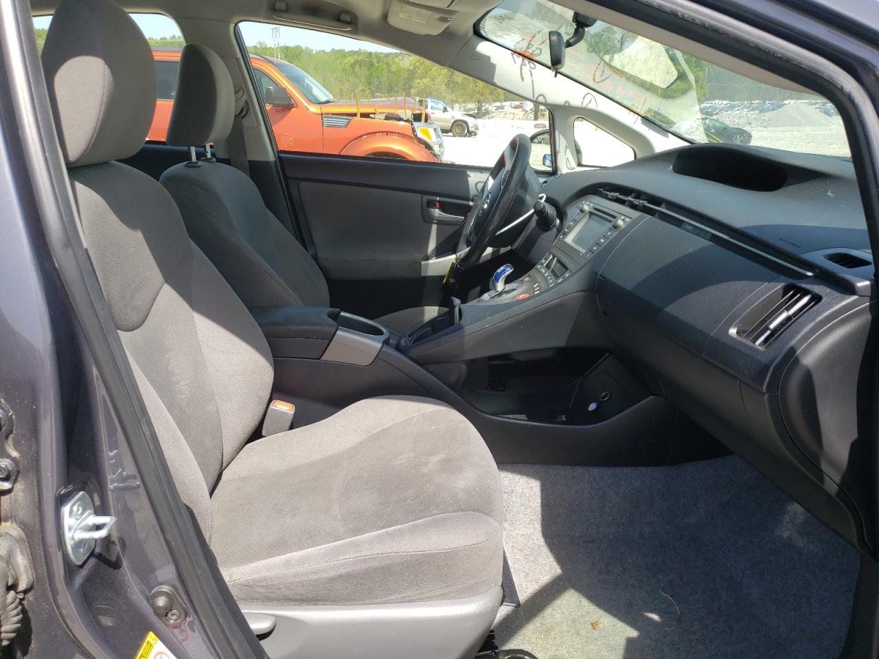 Photo 5 from auction – 2014 TOYOTA PRIUS with VIN JTDKN3DU0E0387133