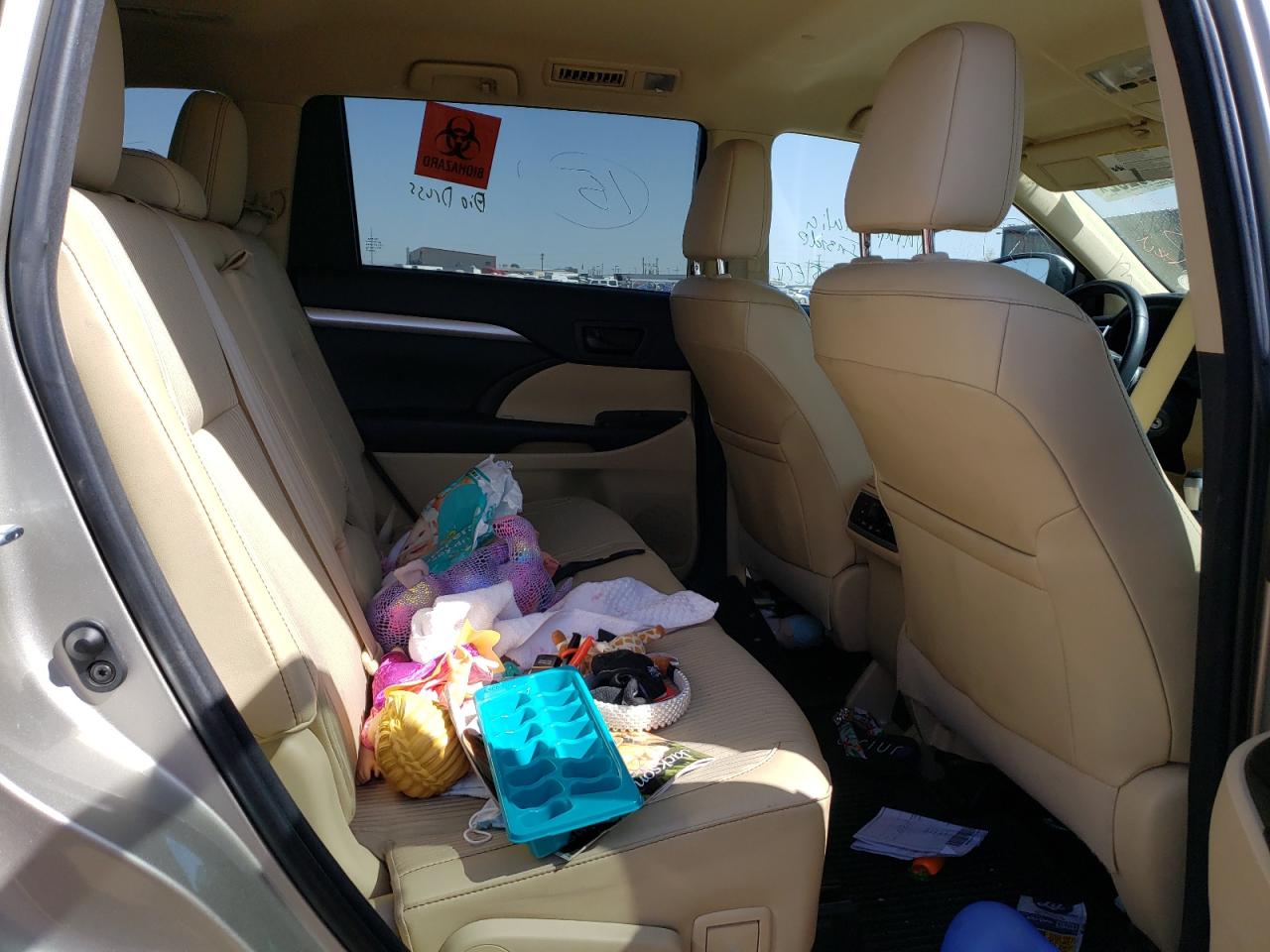 Photo 6 from auction – 2015 TOYOTA HIGHLANDER with VIN 5TDBKRFH9FS183845
