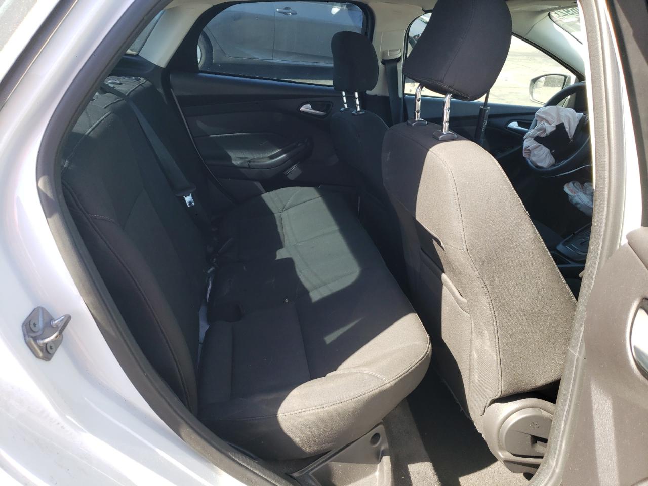 Photo 6 from auction – 2015 FORD FOCUS SE with VIN 1FADP3F22FL261876