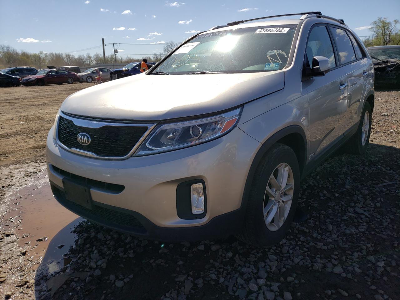 Photo 2 from auction – 2014 KIA SORENTO LX with VIN 5XYKTDA72EG462225