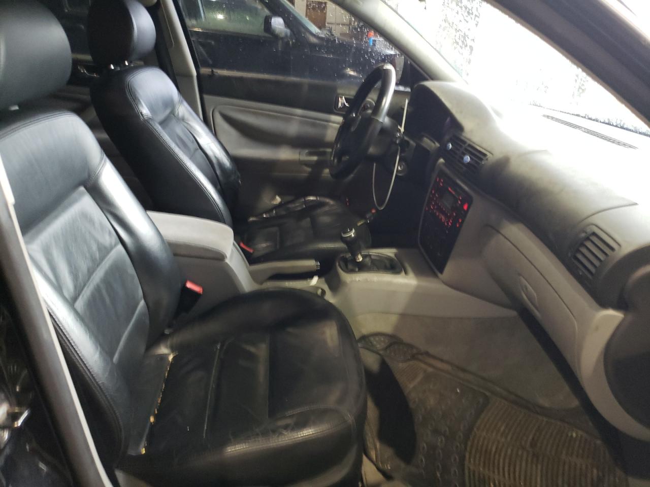 Photo 5 from auction – 2004 VOLKSWAGEN PASSAT GL with VIN WVWMD63B64E074490