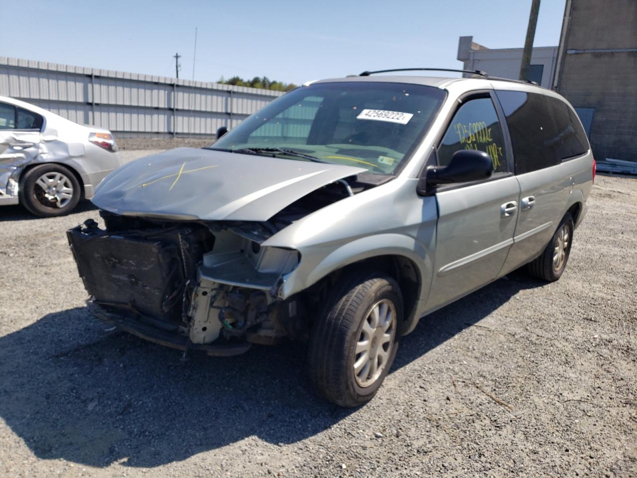 Photo 2 from auction – 2003 CHRYSLER TOWN & COU with VIN 2C4GP44L33R129334