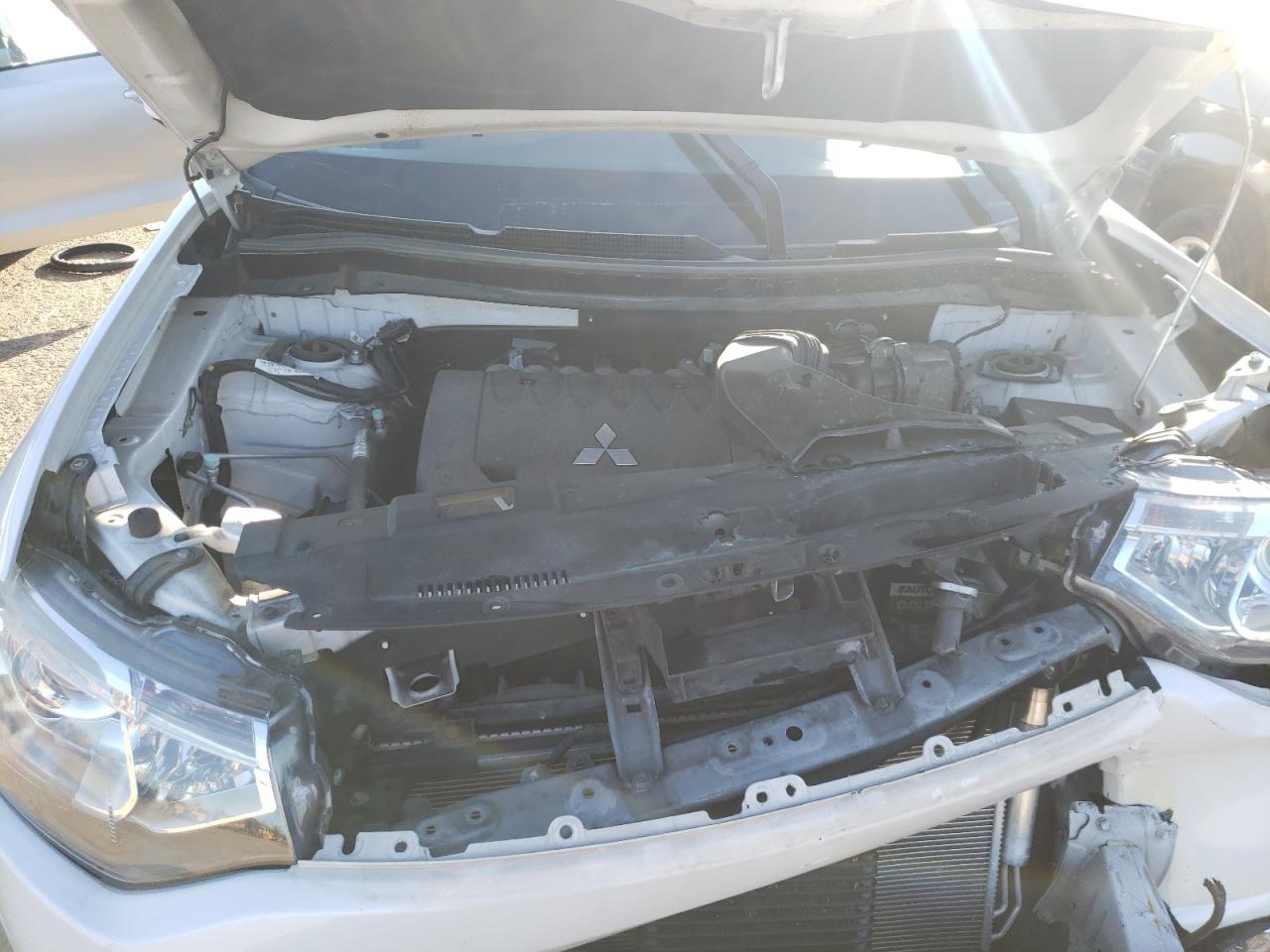 Photo 7 from auction – 2015 MITSUBISHI OUTLANDER with VIN JA4JZ4AX9FZ006682