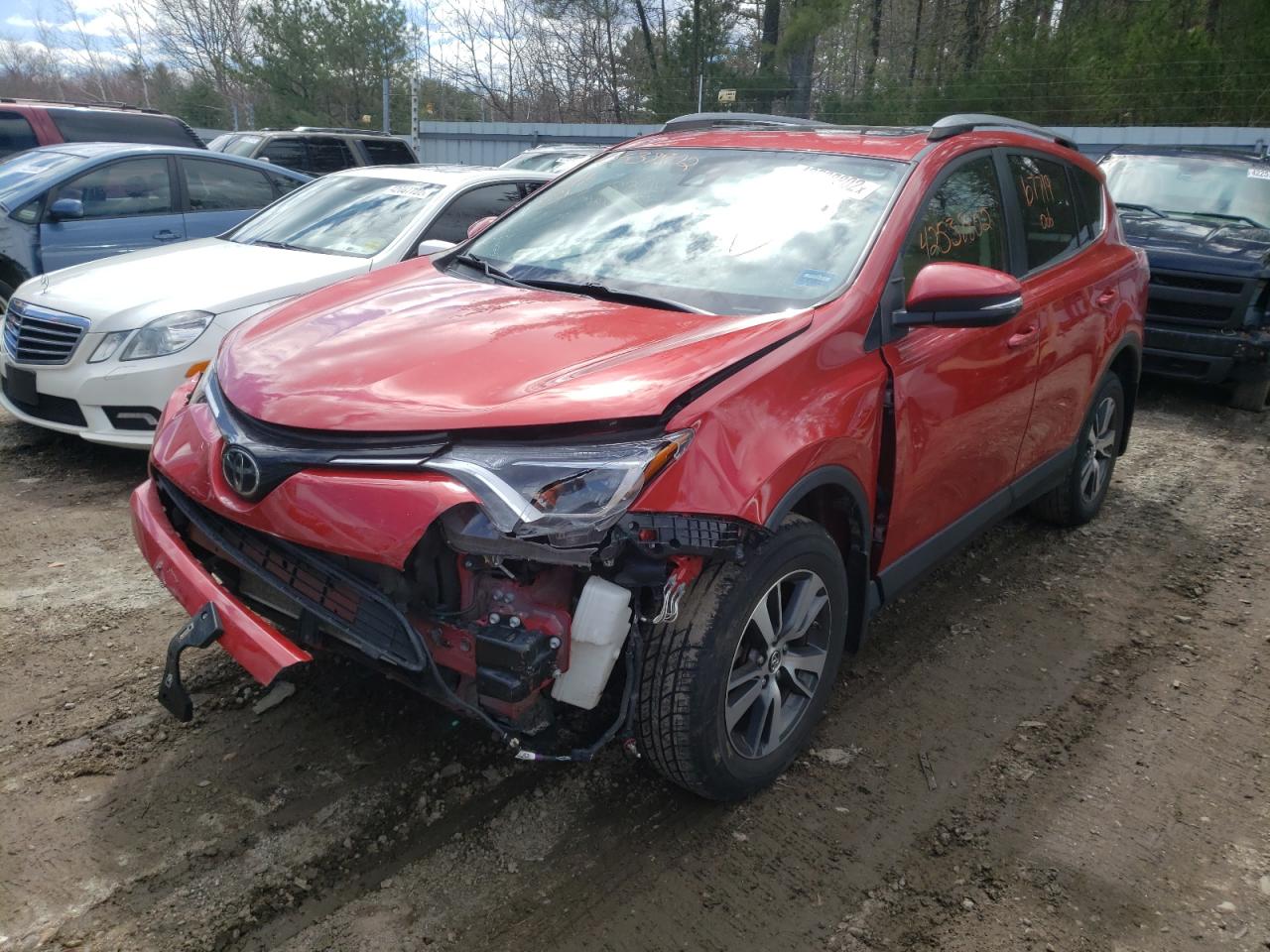 Photo 2 from auction – 2017 TOYOTA RAV4 XLE with VIN JTMRFREV8HJ160468
