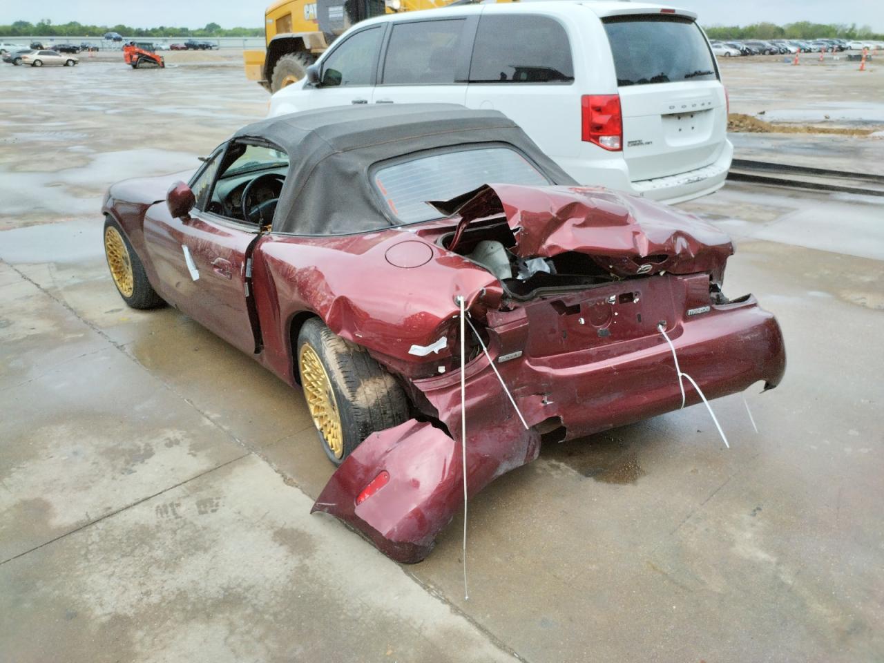 Photo 9 from auction – 2003 MAZDA MX-5 MIATA with VIN JM1NB353X30300329