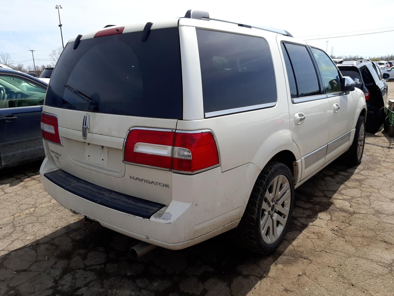 Photo 4 from auction – 2008 LINCOLN NAVIGATOR with VIN 5LMFU28508LJ12472