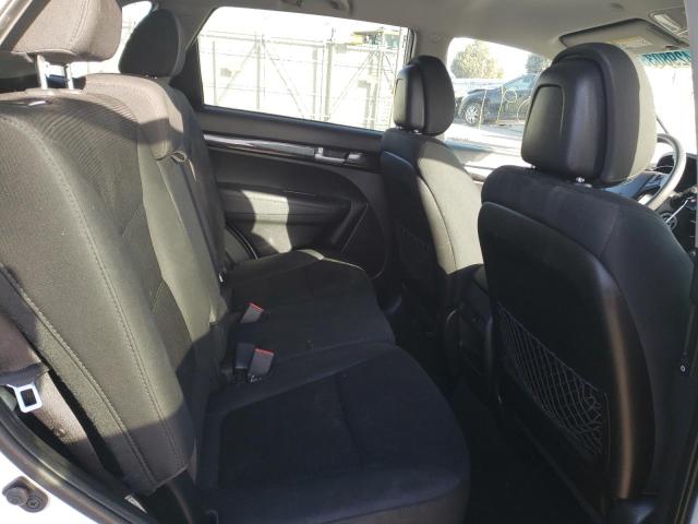 Photo 6 from auction – 2015 KIA SORENTO LX with VIN 5XYKTDA72FG645741