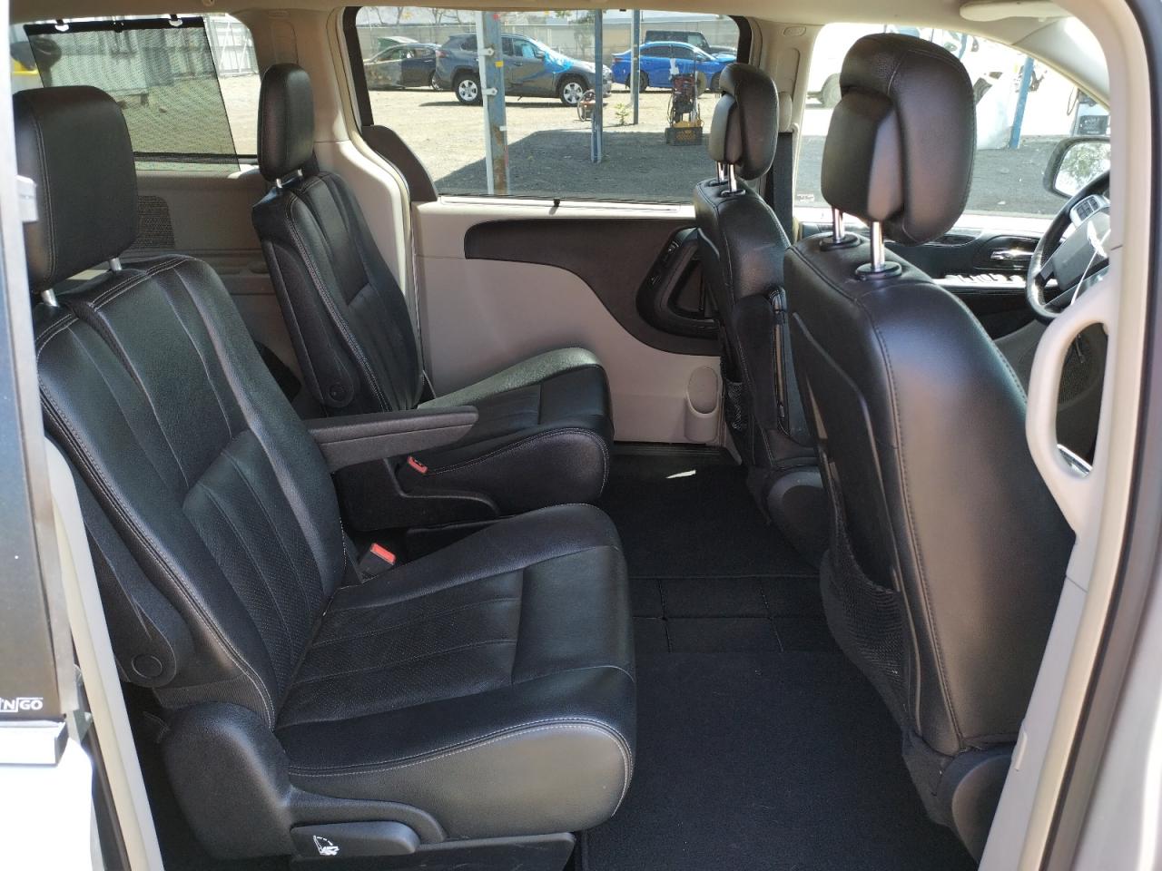 Photo 6 from auction – 2011 CHRYSLER TOWN & COU with VIN 2A4RR8DG1BR798689