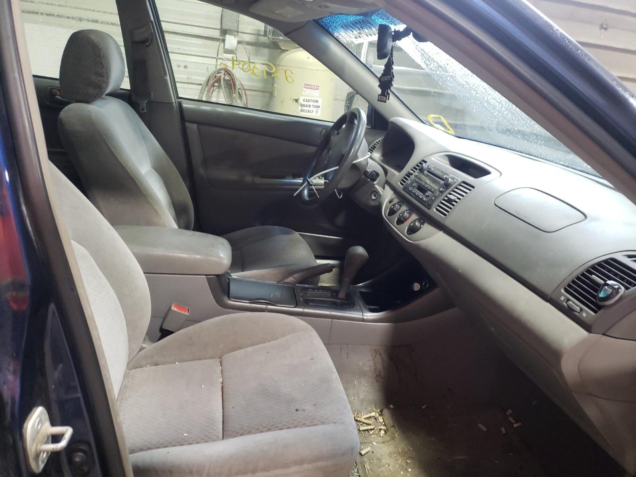 Photo 5 from auction – 2002 TOYOTA CAMRY LE with VIN 4T1BE32K22U508648