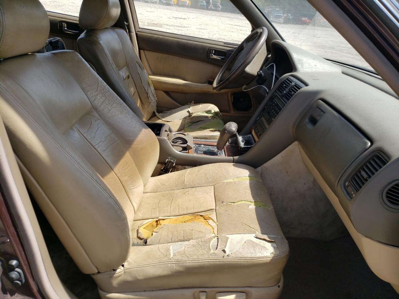 Photo 5 from auction – 1990 LEXUS LS 400 with VIN JT8UF11E0L0014791