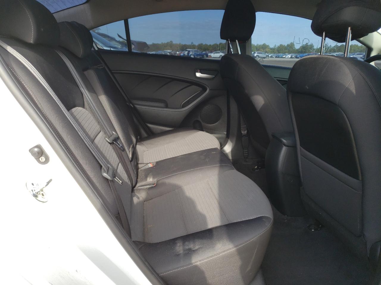 Photo 6 from auction – 2018 KIA FORTE LX with VIN 3KPFL4A71JE202777
